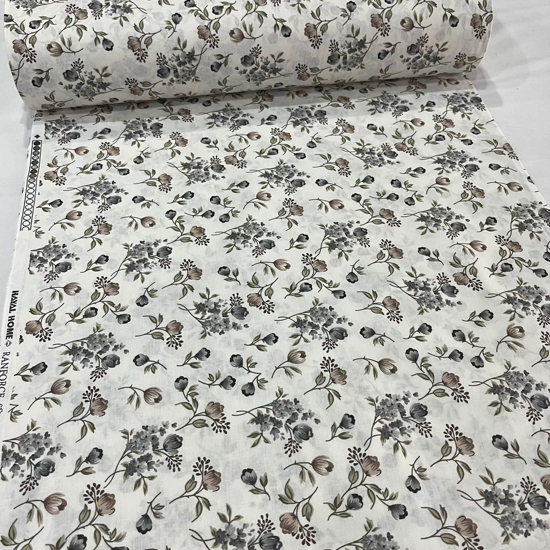 Gri Leylak Bahçesi Poplin Kumaş