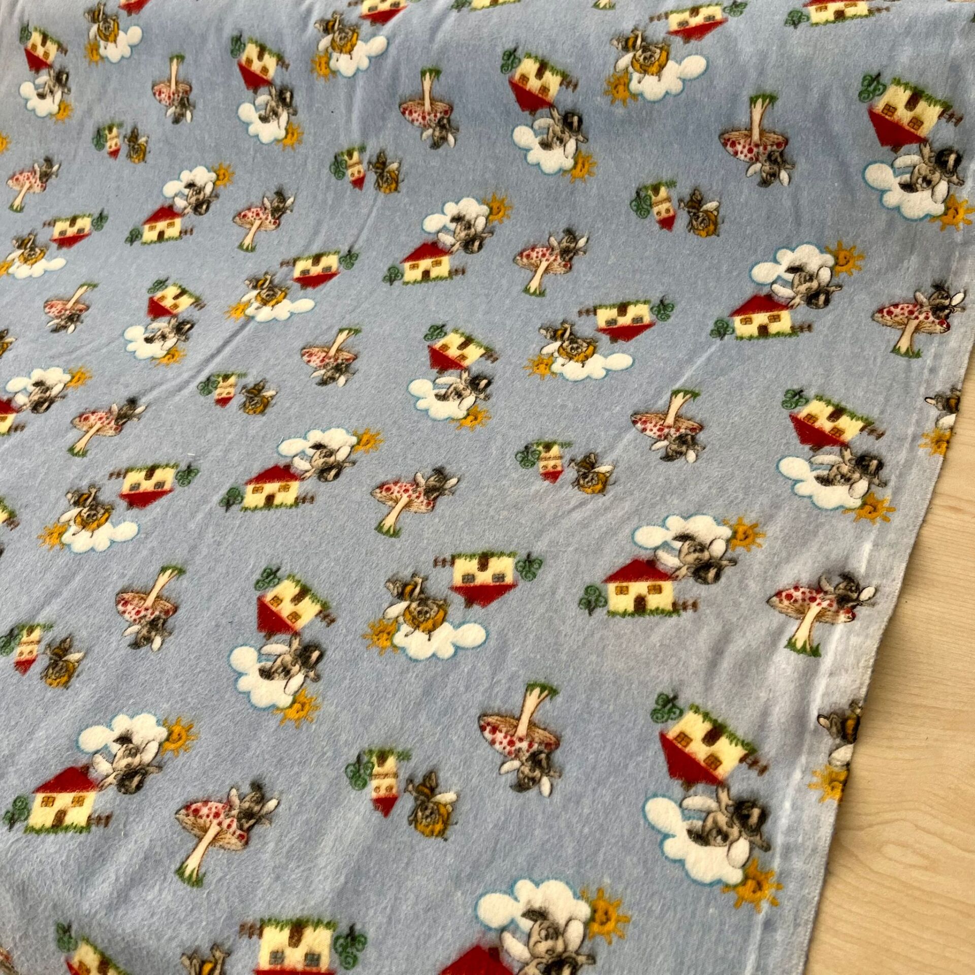 Mavi Arı Maya Şardonlu Pazen Kumaş