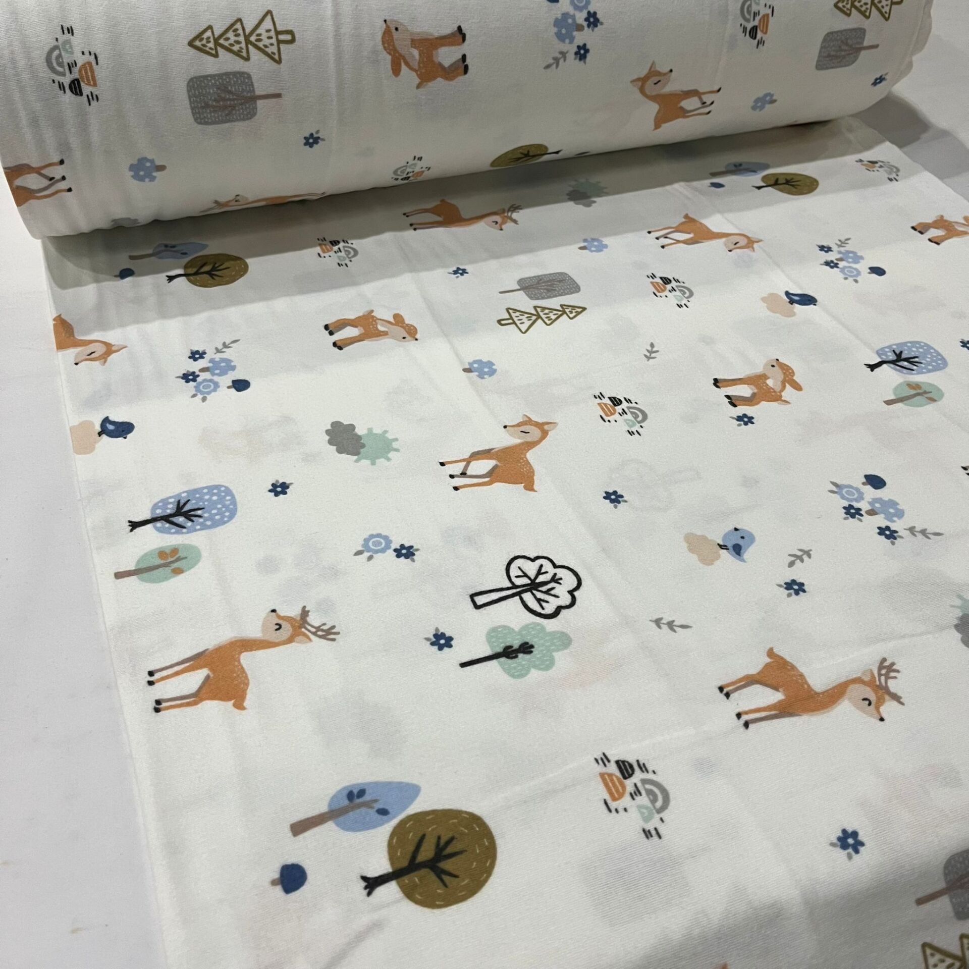 Ormandaki Karaca Pazen Kumaş