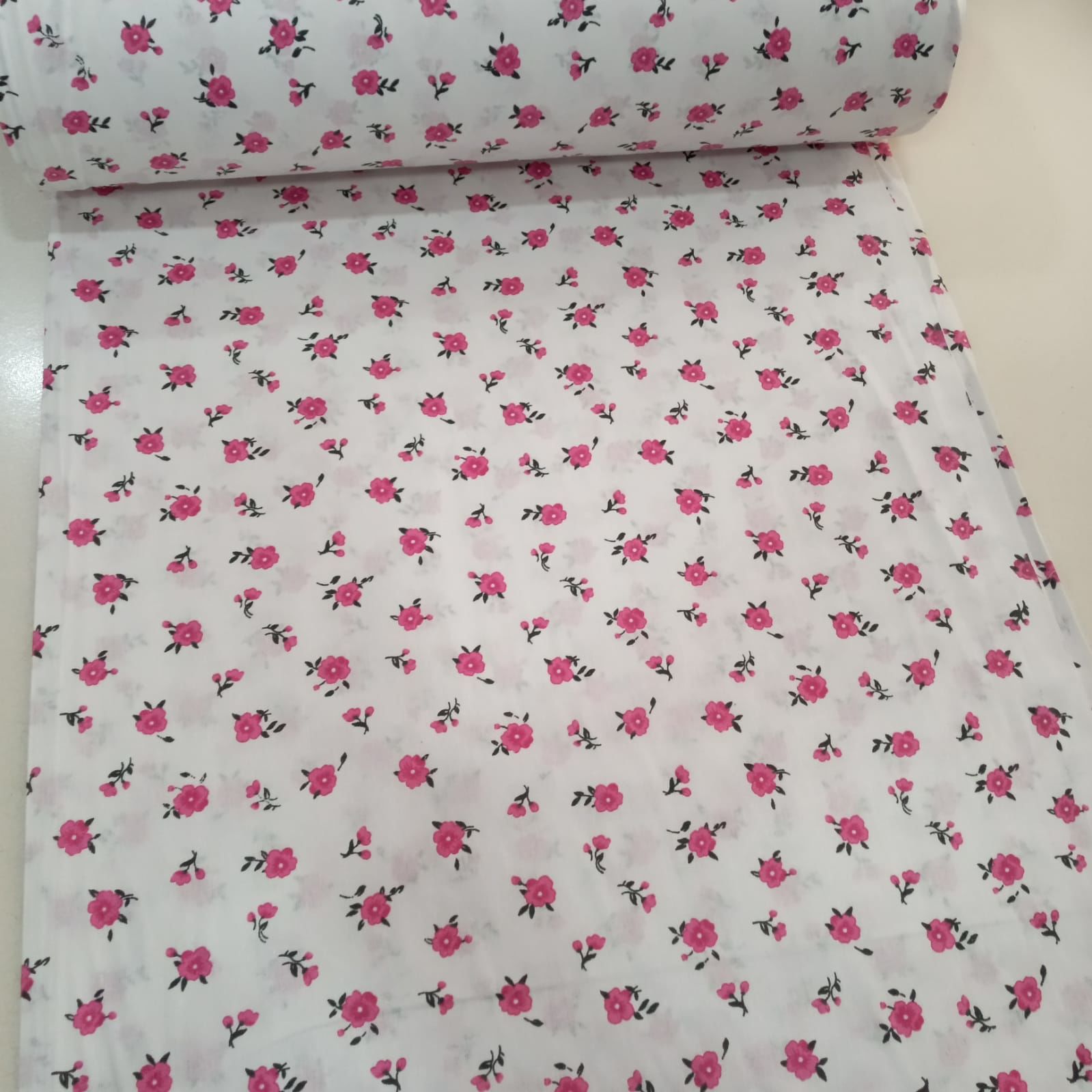 Pembe Basma Menekşeler Poplin Kumaş