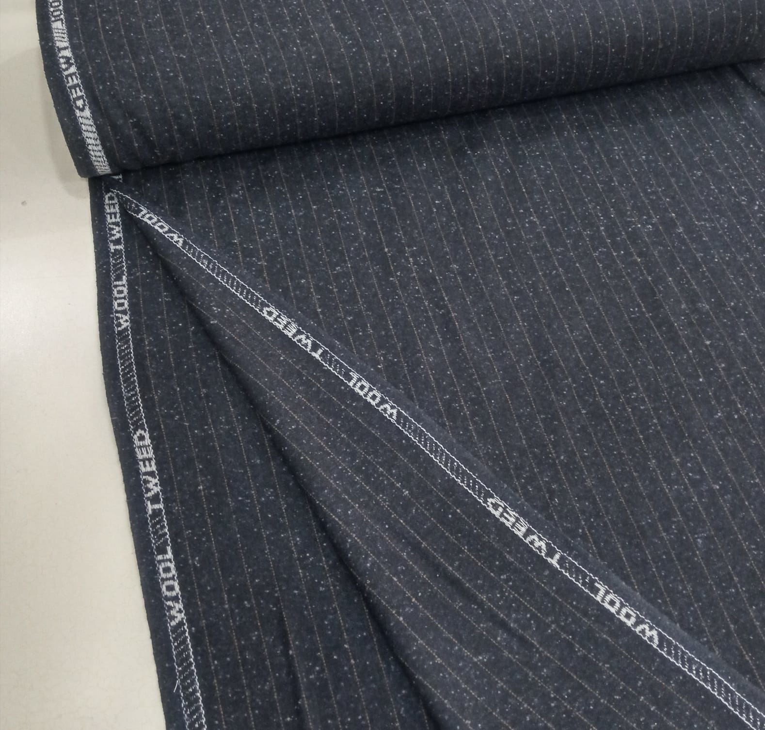 Yünlü Lacivert Çizgili Tweed Kumaş