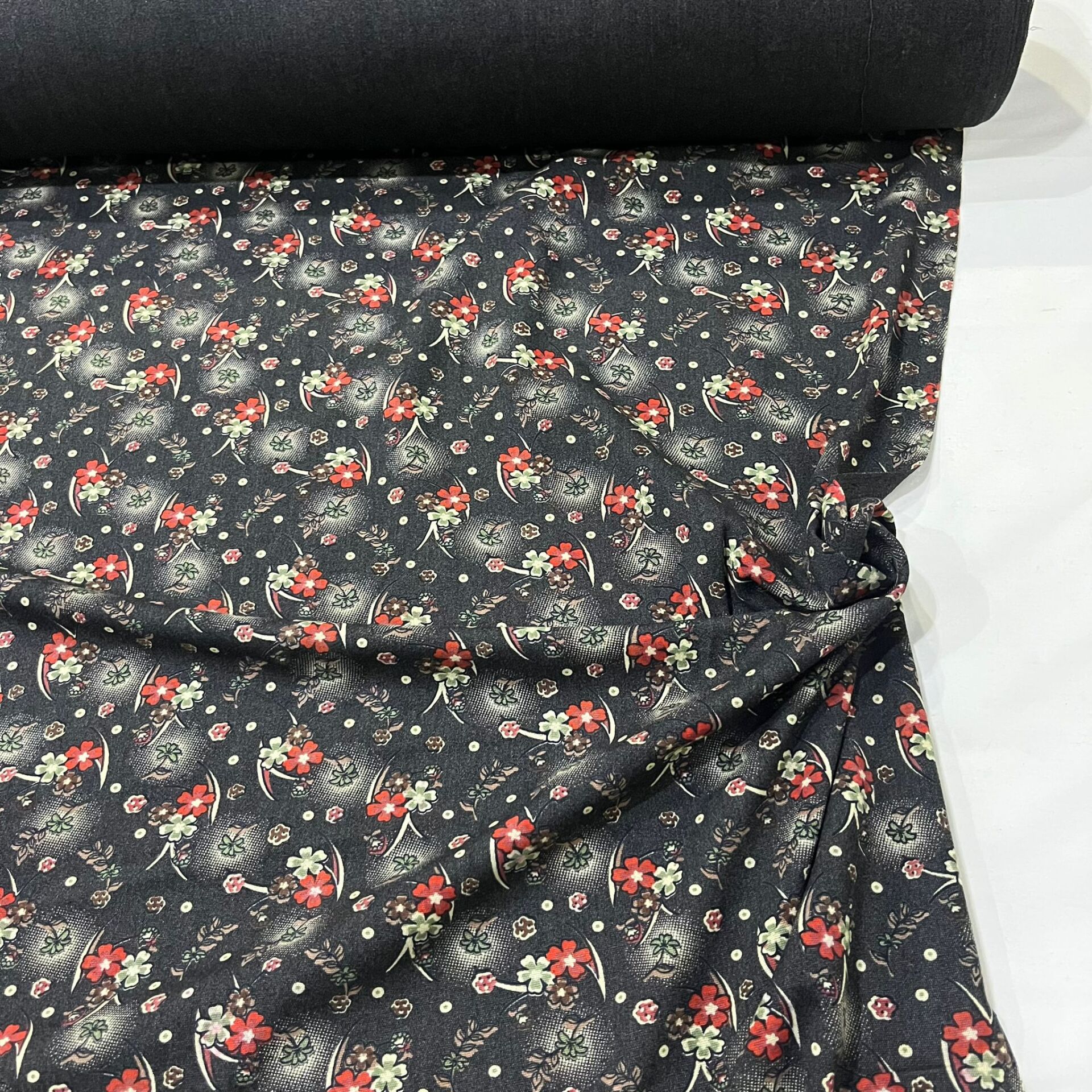 Kırmızı Menekşe Yün Angor Kumaş