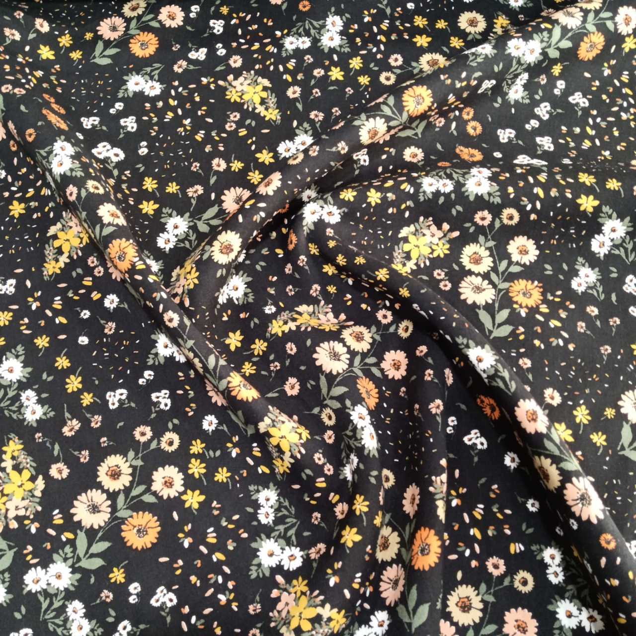 Bahar Çiçekleri Viskon Kumaş Siyah