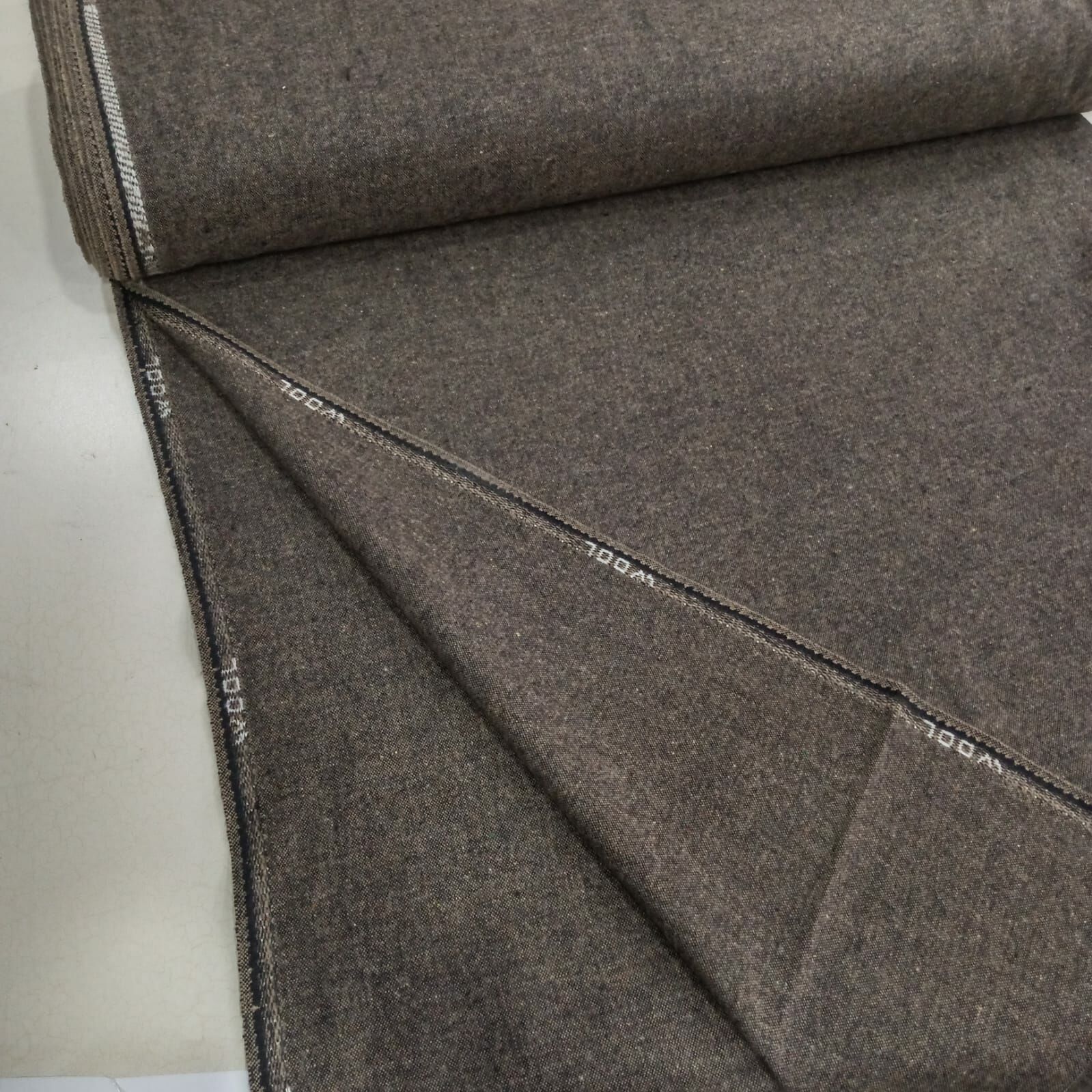 Yünlü Kahverengi Tweed Kumaş