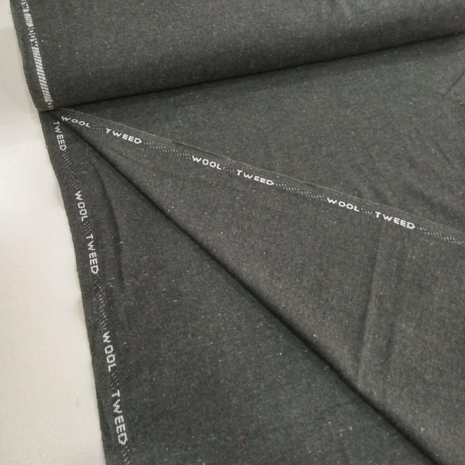 Yünlü Antrasit Yeşil Tweed Kumaş